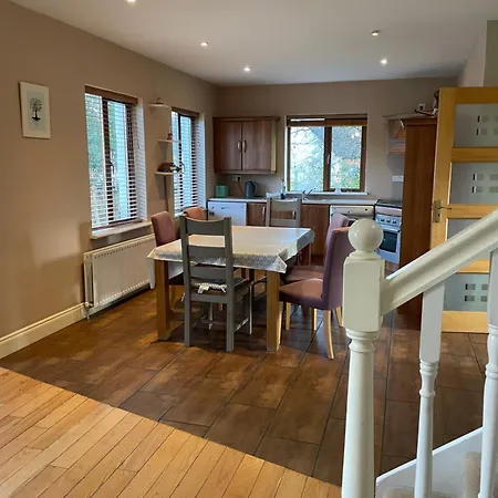 別荘 Farm House In Village Connemara レターフラック