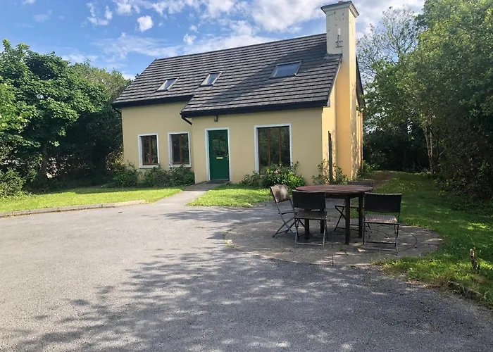 Дом отдыха Farm House In Village Connemara